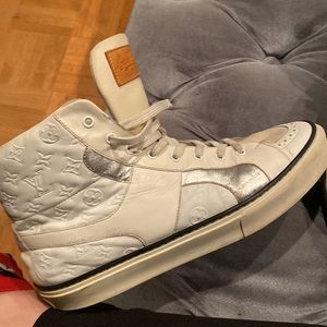Authentic Louis Vuitton shoes size 7